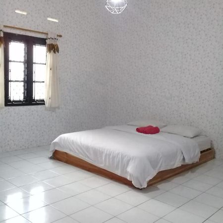 Ndalem Diajeng Appartement Jogjakarta Buitenkant foto