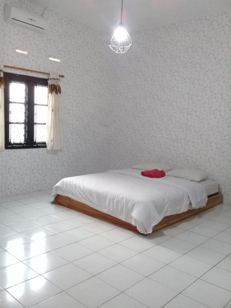 Ndalem Diajeng Appartement Jogjakarta Buitenkant foto