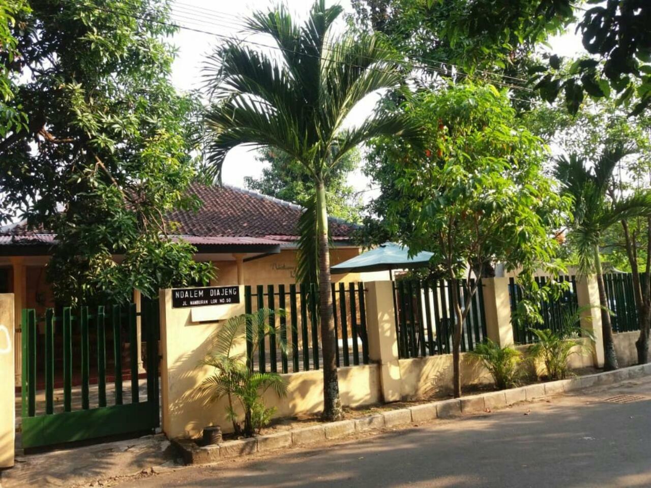 Ndalem Diajeng Appartement Jogjakarta Buitenkant foto