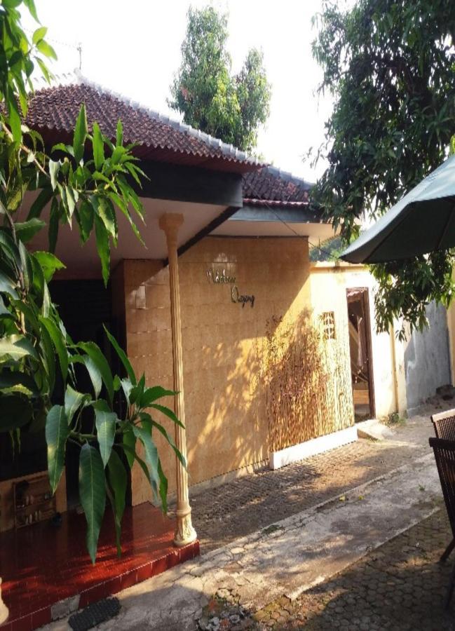 Ndalem Diajeng Appartement Jogjakarta Buitenkant foto